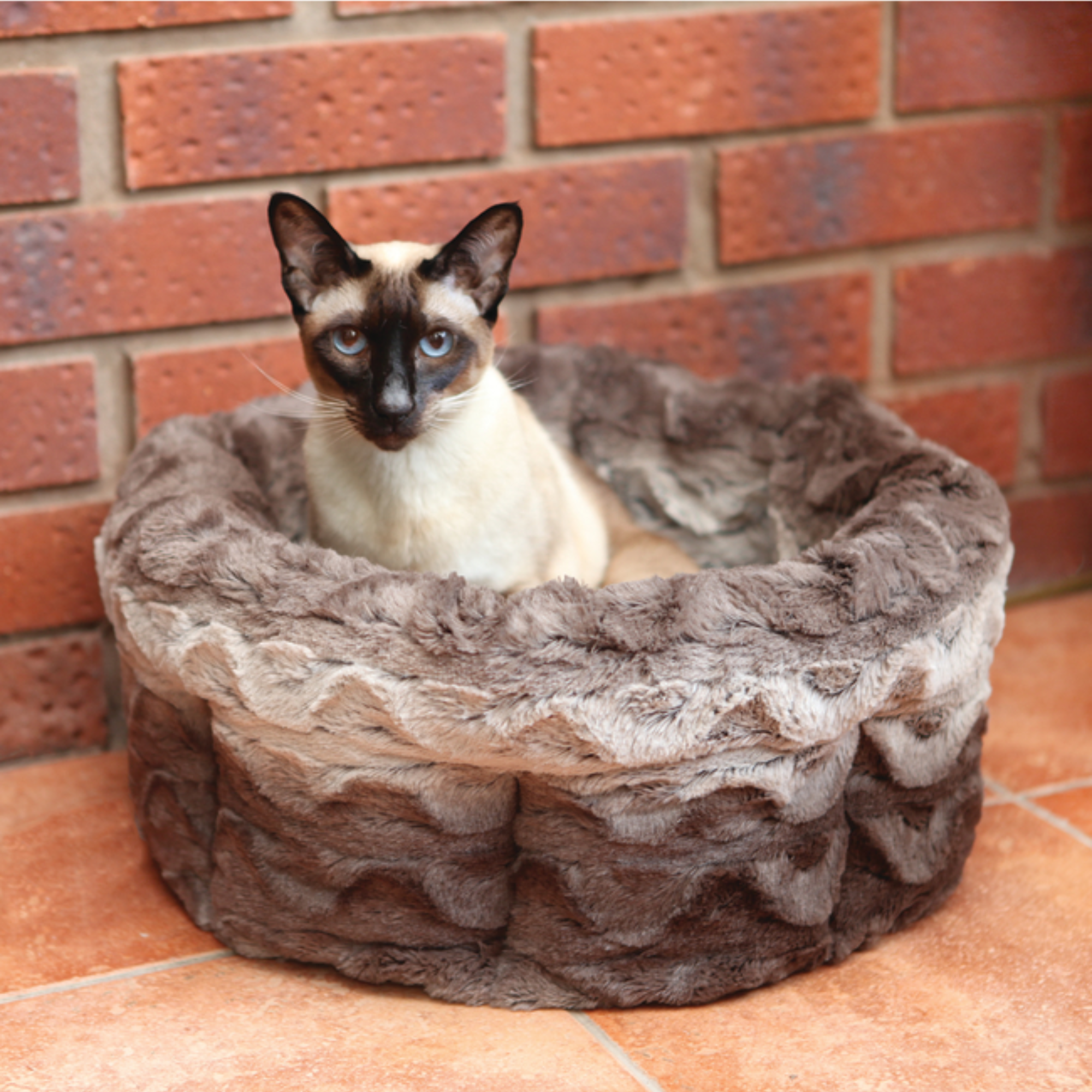 Rosewood Grey & Cream Snuggle Plush Oval Bed – 38cm